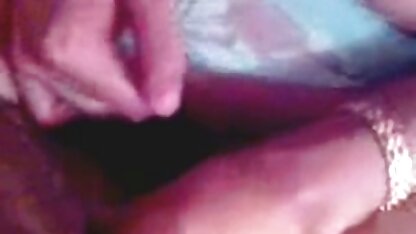 O homem fodeu a namorada na casa de banho. porno nacional com dp