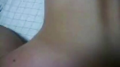 O irmão filmes pornos brasileiros caseiros deu uma boca vermelha à irmã.