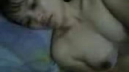 Rapariga com dedos piercados e dedos quero ver um vídeo pornô caseiro dos pés