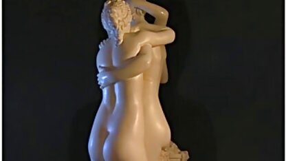 A irmã mais velha acorda o irmão com um broche. videos de sexo nacional amador