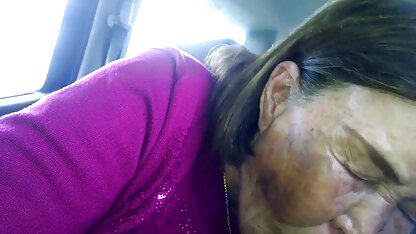 A Inga vídeo pornô gratuito caseiro masturba-se
