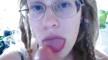 A criança tem dois membros suculentos quero ver vídeo caseiro de pornô