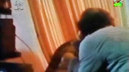 A beleza seduziu o marido videos caseiros gratis porno durante a fitness.