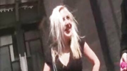 Pôr o sexo caseiro entre mãe e filho bebé no cu
