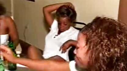 A dona de casa encontrou a filha do dono a comer um homem e juntou-se video prono caseiro a eles.