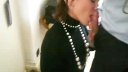 Loira trabalha com video porno feito em casa cinco dedos bonitos.