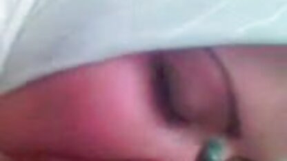 Beleza russa encantadora vídeo pornô caseiro no mato come picha suculenta
