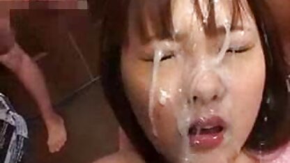 Um bebé podre salta para cima de um video porno feito em casa amigo dela.