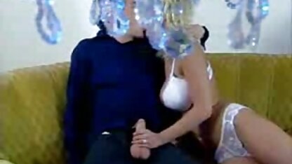 Uma esposa simpática e brincalhona adora fumar e dá porno caseiro sem camisinha ao marido uma linguagem apaixonada.