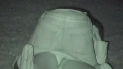 Uma pessoa vídeo pornô caseiro real chuta duas belezas russas.