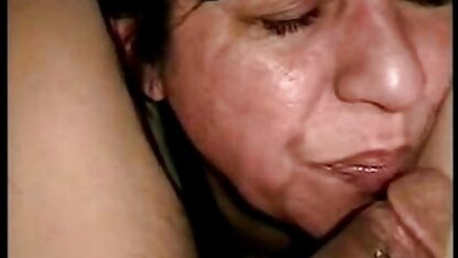 A vídeo pornô caseiro amador miúda russa é fodida em todos os buracos