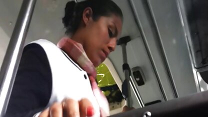 Uma mulher russa de pele escura levou uma pila vídeo pornô caseiro mulher casada num sítio apertado