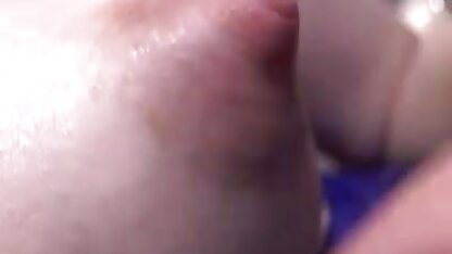Duas cabras lésbicas pornozinho caseiro têm uma pancada forte.