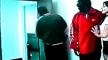 Morena vídeo pornô caseiro na escola da Hungria