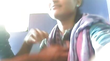 A minha mãe a foder vídeo pornô de mulher casada traindo o marido no Duche.