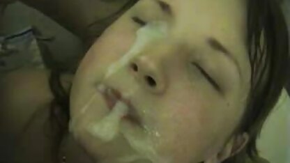 O Jap mede o soutien no espaço pornô caseiro com as novinhas certo