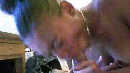 Um homem vídeo pornô com mulher casada traindo o marido activo chama uma mulher madura em ambos os buracos