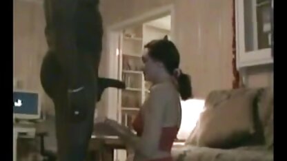 Casal jovem a divertir - se porno caseiro sem camisinha no apartamento