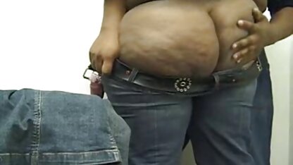 Enquanto a esposa videos caseiros gordinhas não está em casa, o marido trai uma bela ama no sofá.