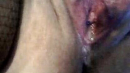 O buraco as panteras pornô nacional da fenda do elástico deitado na parte de trás