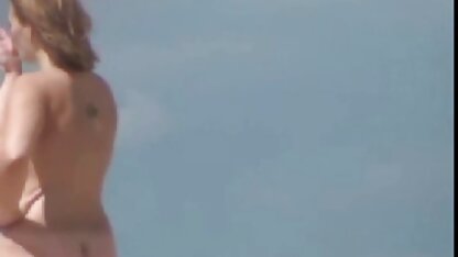 A morena queima a pila de um amigo masturba-se e caseiro vídeo pornô caseiro fode-o na praia
