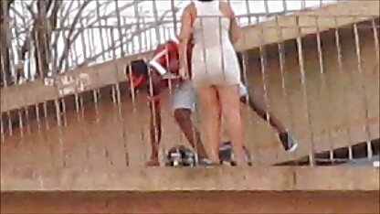 Um videos caseiros lesbicos casal recém-casado teve um casal anal durante o pequeno-almoço.