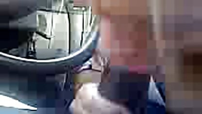 As namoradas do vídeo pornô de coroas casadas Willillo fodem devagar na cama