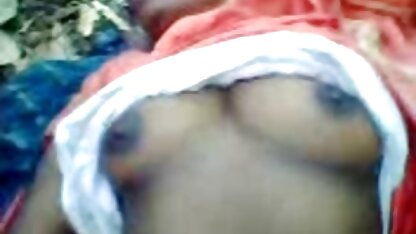 As video sexo brasileiro caseiro Lésbicas adormeceram o amigo e criticaram-no com striptease.
