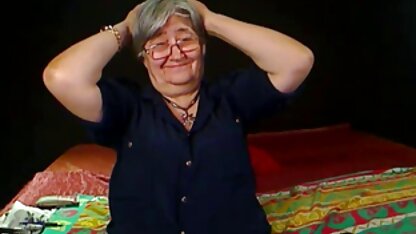 A Jane pornô filme pornô caseiro fode na cama.