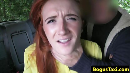 A cabra existente com Mamas grandes ilumina o corpo vídeos pornô caseiro vídeos pornô caseiro