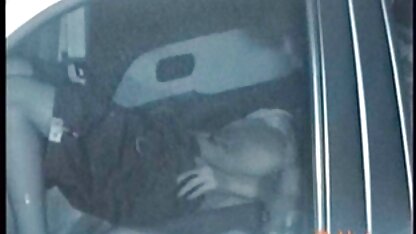 Menino filme de pornografia caseiro Mascarado dos mamilos.