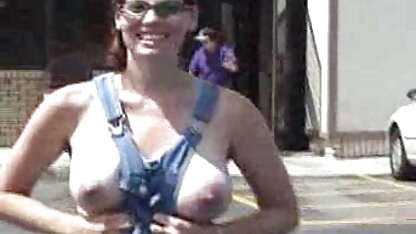 A adolescente video pono caseiros ruiva adora ver.