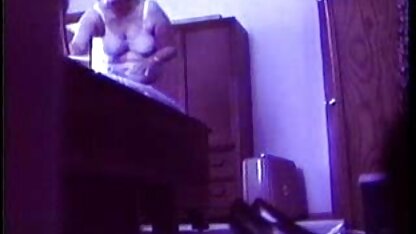 Lésbica filme pornô cinema nacional a fazer sexo com um tipo